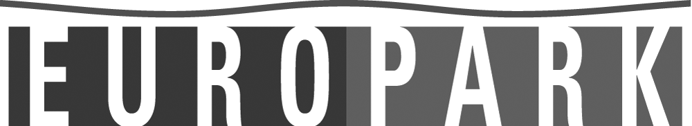 Europapark Logo: Ein stilisiertes, modernes Schriftlogo mit den Buchstaben "EUROPA PARK" in schwarzer Farbe auf weißem Hintergrund.